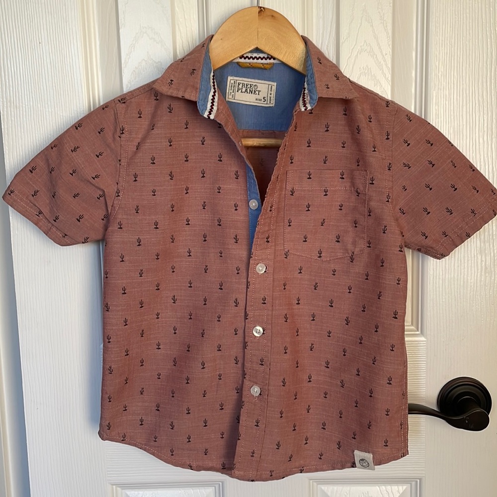 Free Planet Kids Button up shirt